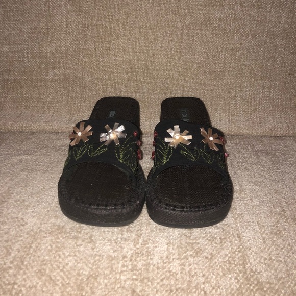 Nicole Black Wedge - Size 7 - Picture 2 of 6